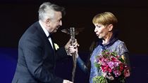 ansonir Charles Aznavour a domc filmov legenda Daniela Kolov pevzali...