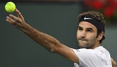 Roger Federer na servisu během zápasů na turnaji v Indian Wells. | na serveru Lidovky.cz | aktuální zprávy