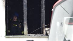 �ty�i dosp�lí jsou díky po�áru zran�ní.