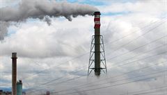 EU za minulý rok snížila emise CO2 o 2,5 procenta, v Česku ale téměř neklesly