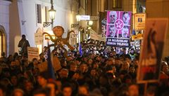 Demonstrace zaala krátce ped 19:00, kdy z reproduktor zaznly výroky Zemana,...