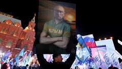 ‚Krym je Rusko,‘ zní z davu. Noc v krymské metropoli Simferopol