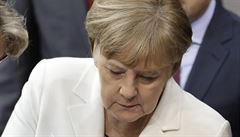 Angela Merkelová volí v parlamentu.