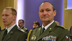 Plukovník ve výslub Karel Klinovský (vpravo).