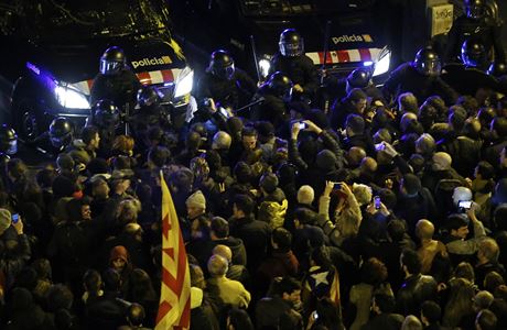 Pi demonstracch v Barcelon bylo zranno vce ne 20 osob.