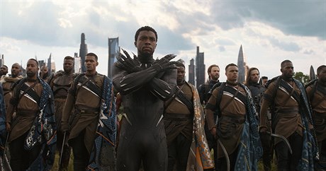 Black Panther (Chadwick Boseman). Snímek Avengers: Infinity War (2018). Reie:...
