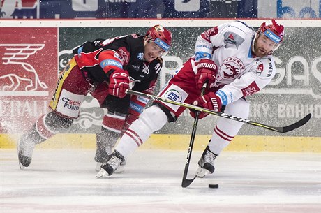 Semifinále play off hokejové extraligy 1. zápas: Mountfield Hradec Králové - HC...