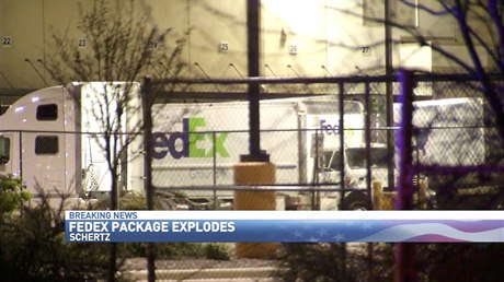 V jednom z balík firmy FedEx explodovala dalí nálo.