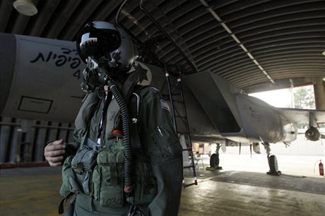 Izraelský pilot u stíhaky (ilustraní foto)