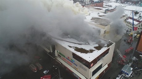 Poár obchodního domu v ruském mst Kemerovo.