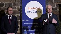 Neúspěšný kandidáta na prezidenta Jiří Drahoš (vpravo) oznámil kandidaturu na...