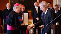 Prezident republiky Miloš Zeman udělil na Pražském hradě státní vyznamenání...