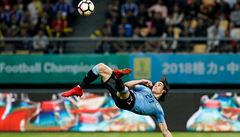 ČR vs. Uruguay: Edison Cavani se akrobaticky trefuje do české sítě. | na serveru Lidovky.cz | aktuální zprávy