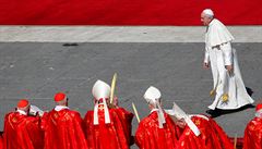 Papeovo kázání pichází den poté, co statisíce student a dalích lidí z...