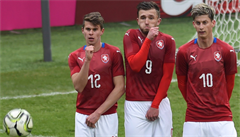 Filip Hašek, Daniel Trubač a Roman Macek (zleva) tvoří českou zeď v zápase s... | na serveru Lidovky.cz | aktuální zprávy