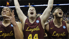Basketbalisté univerzity Loyola-Chicago slaví postup do Final4 NCAA
