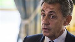 Po dvou dnech vslech propustili Sarkozyho. Te soudci budou eit, jestli ho obvin