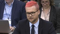 Whistleblower: Cambridge Analytica psobila v esku. Informace sdlela i s Lukoilem