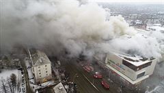 Poár obchodního domu v ruském mst Kemerovo.