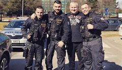 Ostrav�tí policisté se vyfotili ve slu�b� s omilostn�ným vrahem Ji�ím Kajínkem.