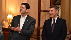 éf americké Snmovny reprezentant Paul Ryan na snímku s eským pedsedou...
