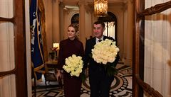 Monika Babiová a její mu, premiér v demisi Andrej Babi picházejí do...