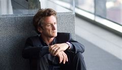 Oscarový herec Sean Penn vydá svůj první román. Volá v něm po vraždě amerického prezidenta