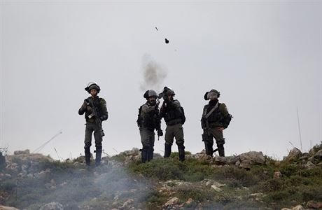 Izraelt vojci zasahuj proti protestm slznm plynem.