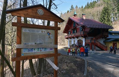 Naunou Mattoniho stezku s podtitulem Po stopch sktk oteveliv Kyselce na...