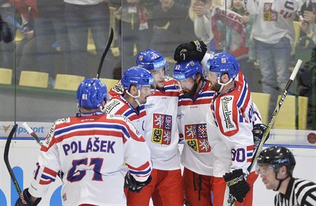 R - výcarsko, zápas Euro Hockey Challenge. ei se radují z druhého gólu,...