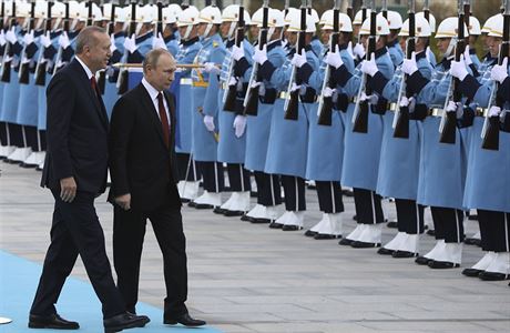 Vladimir Putin (vpravo) s Recepem Tayyipem Erdoganem na setkn v Ankae