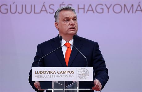 Viktor Orbán pronáí e na Národní univerzit veejné sluby.