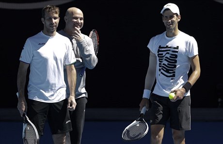 Zleva: Radek tpánek, Andre Agassi a Novak Djokovi.