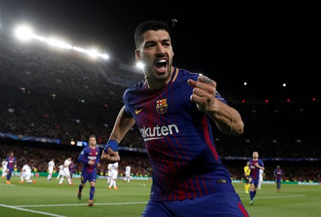 Luis Suárez slaví gól v Lize mistrů proti AS Řím