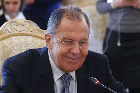 Sergej Lavrov na tiskové konferenci.