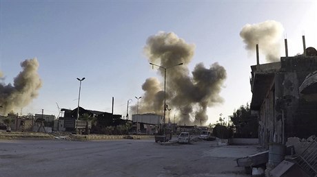 Syrská armáda prý zaútoila na msto Dúmá chemickými zbranmi.