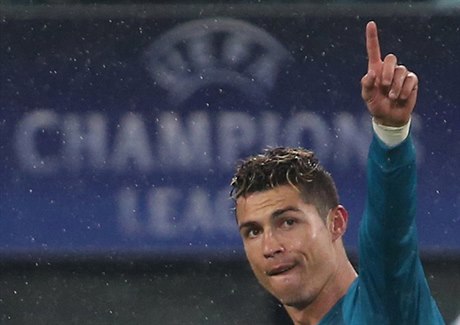 Cristiano Ronaldo se raduje z parádní branky do sítě Juventusu.