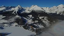 Do Tatra Mountain Reportu spadaj i aquaparky Tatralandia a Beeov....