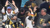 Radost v T-Mobile Arena: slaví hokejisté i diváci.