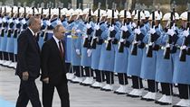 Vladimir Putin (vpravo) s Recepem Tayyipem Erdoganem na setkání v Ankaře