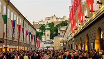 Vor dem Festspielhaus