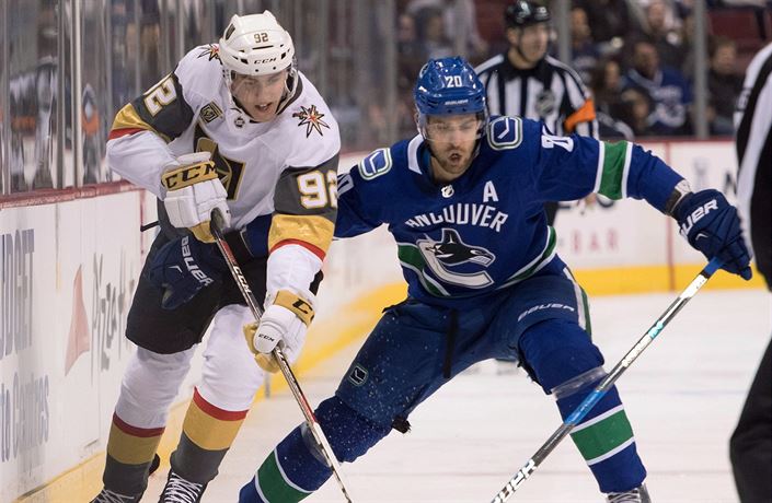 momentka z utkání Las Vegas proti Vancouveru. Vlevo �ech Tomá� Nosek.