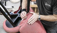 K�eslo Alba TON op�t uká�e ve�ejnosti na veletrhu designu a nábytku Salone del...