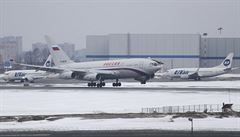 Do Moskvy v nedli dorazilo první letadlo peváející ruské diplomaty vyhotné...