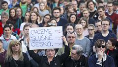 V Olomouci protestuje kolem 5000-600 lidí.