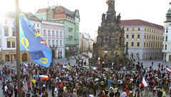 Demonstrace na Horním námstí v centru Olomouce proti premiérovi v demisi...