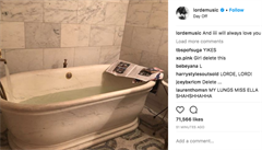 Neastná fotka s vanou, kterou zpvaka Lorde pidala na svj Instagram.