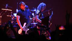 Americká hudební skupina Metallica v Praze. Na snímku jsou baskytarista Robert...