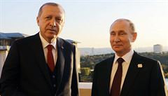 Vladimir Putin (vpravo) s Recepem Tayyipem Erdoganem na setkání v Istanbulu