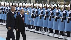 Vladimir Putin (vpravo) s Recepem Tayyipem Erdoganem na setkání v Ankae